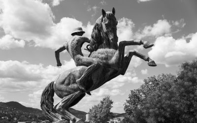 Az erdélyi kettes huszárok hősi emlékműve